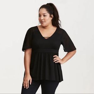 TORRID EMBROIDERED BABYDOLL TOP SIZE 0